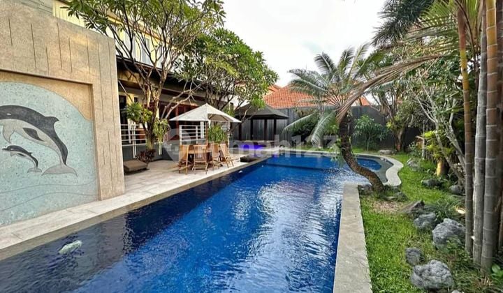 Gatot Subroto West House Luxury Style Villa 5 Bedrooms