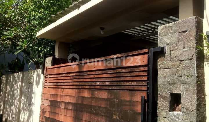 Rumah Minimalis Style Villa Jalan Tukad Petanu Denpasar Bali