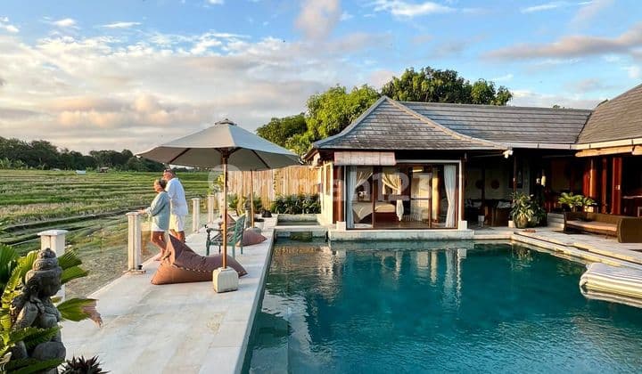 Beautyfull Ricefield View Villa In Buduk Near Canggu Bali