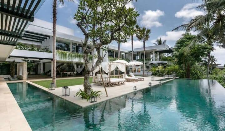 Luxury Villa For Rent In Tumbak Bayuh Bali