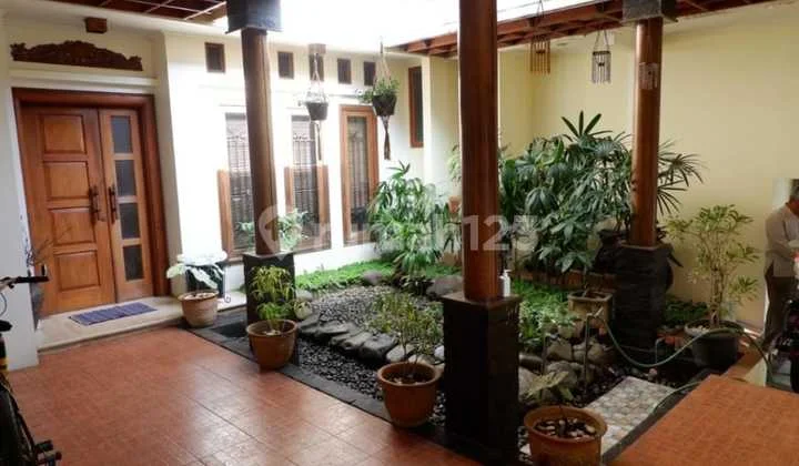 Rumah Mewah Nyaman di Cluster Setra Indah, Bandung Utara