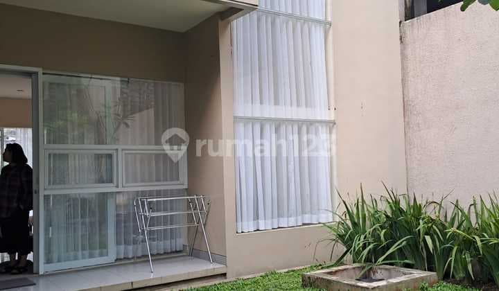 Rumah Cantik Sejuk Semi Furnished di Cipaku Town House, Bandung