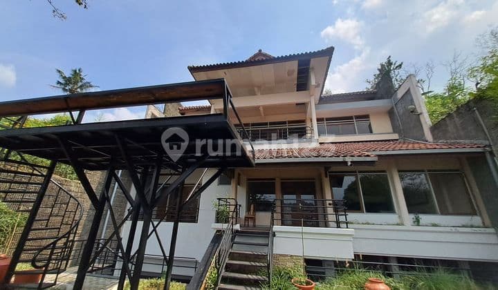 Sewa Rumah Homy Sejuk 3 Lantai di Cipaku indah, Setiabudi Bandung