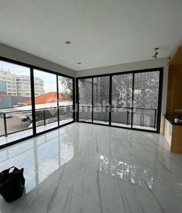 Rumah Baru With Swimming Pool di Sayap Pasteur Bandung