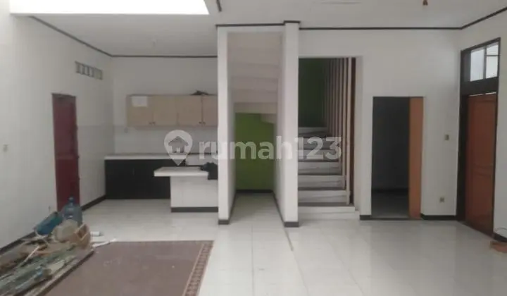 Rumah 2 Lantai Terawat Strategis di Sayap Pajajaran Bandung