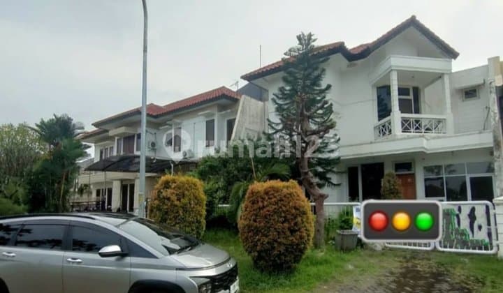 15M/M Dharmahusada Elite House with Tennis Court & Pool Facilities Near Galaxy Mall Surabaya