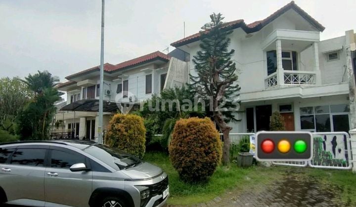 Rumah View Kolam dan Lapangan Dharmahusada Regency Surabaya Timur , Dekat Manyar , Pakuwon City
