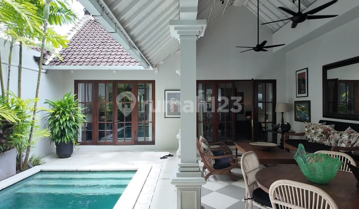 Villa Leasehold Mewah 2 Kamar Tidur Siap Huni dengan Kolam Renang di Seminyak Bali