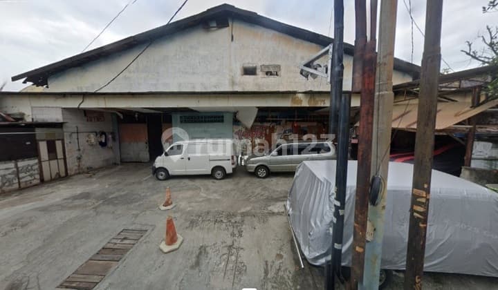 Gudang Luas Lokasi Strategis Harga di Bawah NJOP, di Petamburan