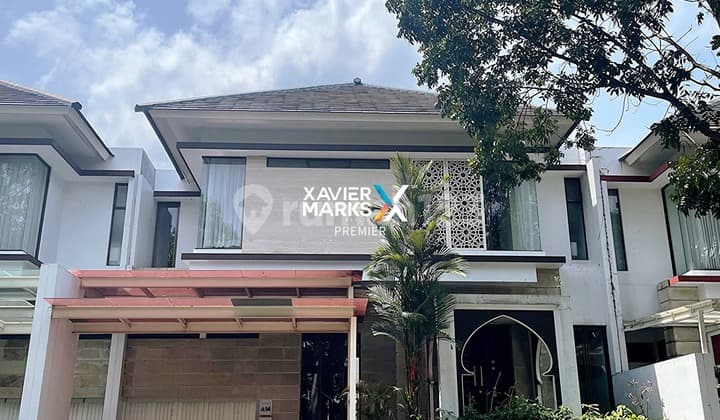 English translation: "Luxury House for Sale on Main Road Permata Jingga Lowokwaru Malang"