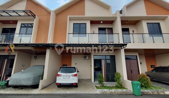 Rumah Dijual Cipayung Jakarta Timur Townhouse Pinggir Jalan Tol