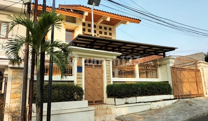 Rumah Terawat di Radio Dalam Jakarta Selatan