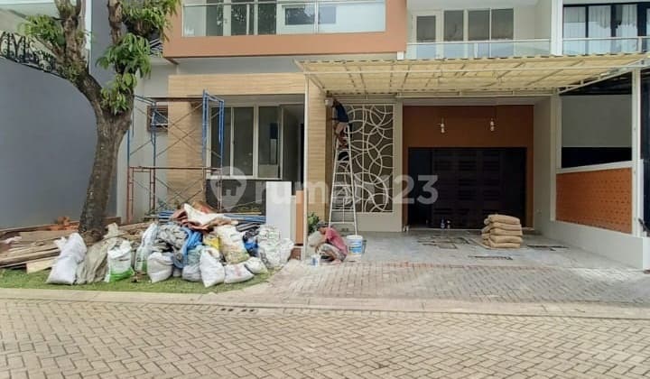 Rumah Besar di Kebayoran Essence Bintaro Jaya