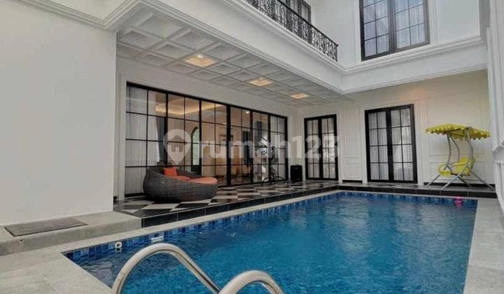 Rumah Ada Kolam Renang di Kebayoran Bintaro Jaya