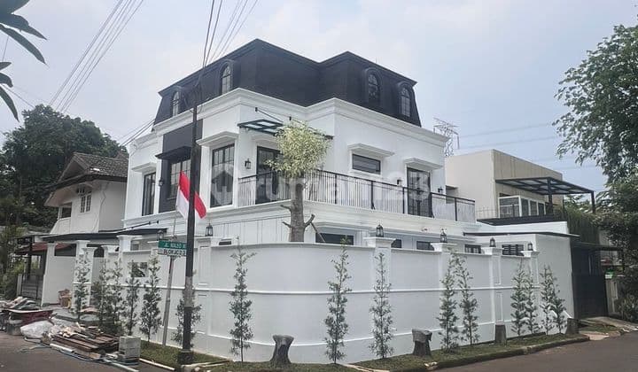 Rumah Posisi Hoek Ada Swimming Pool di Maleo Bintaro Jaya