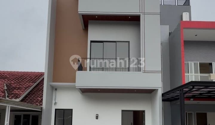 Rumah Brand New Alam Sutera 3 Lantai Tangerang