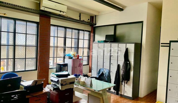 Gedung di Lokasi Strategis Pinggir Jl Fatmawati Jakarta Selatan