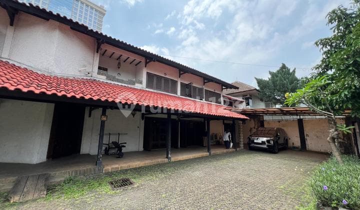 Spacious Large House with a wide yard in Pesanggrahan, South Jakarta