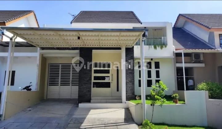 dijual rumah plus kolam renang 1,5 lantai murah