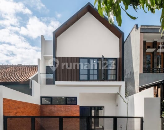 Properti Siap Pakai di Kawasan Antapani, Bandung, LT 112M²