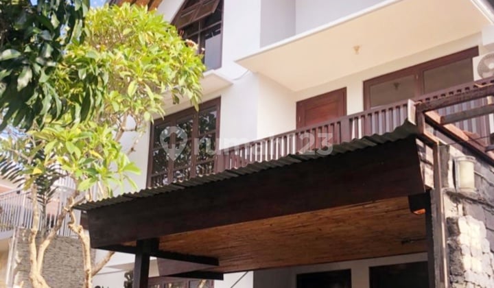 House on Puri Gading Street Jimbaran Near Public Facilities