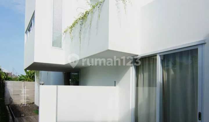 Rumah Semi Villa Jl Padak Gede Kediri Tabanan Bali