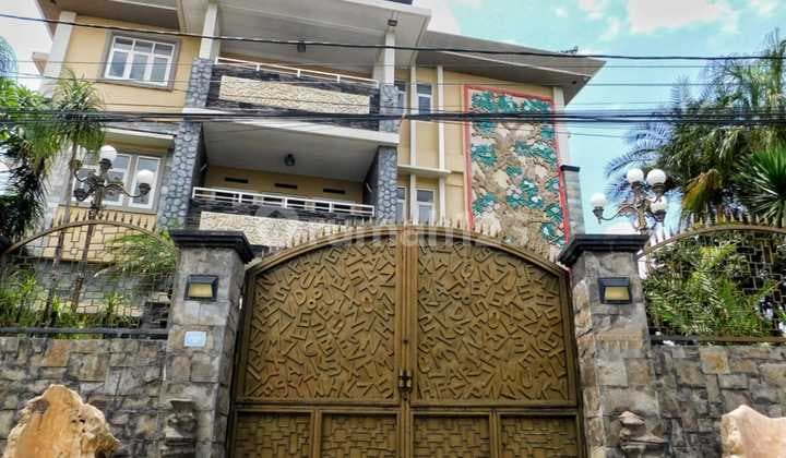 Rumah Megah & Kokoh Lantai 3 Gatot Subroto, Denpasar Barat