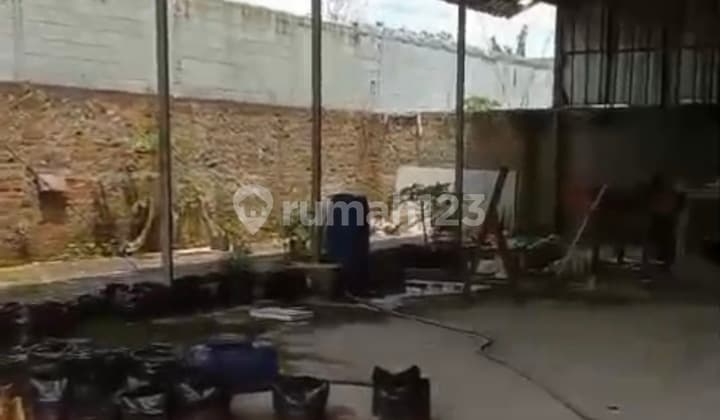 Tanah + Bangunan Ex Workshop Karoseri di Curug - Kab. Tangerang