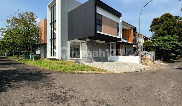Rumah Hoek Double High Ceillling di The Icon BSD City Dekat Tol & Mall Aeon