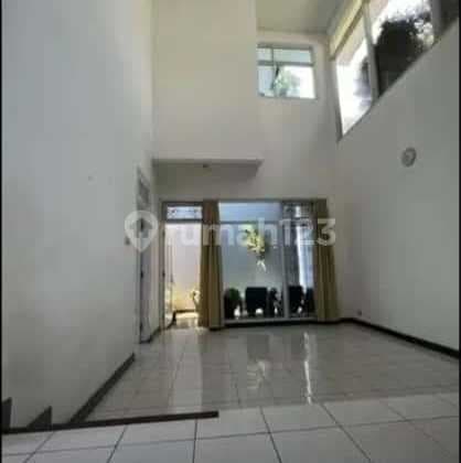 Dijual Rumah Mewah di Tubagus Ismail Bandung