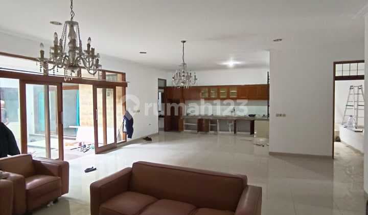 Dijual Rumah Lux di Taman Sakura Bandung Siap Huni