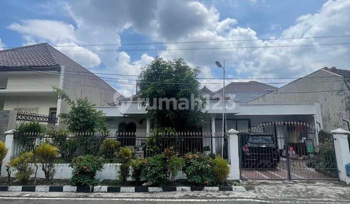 RUMAH luas okl AREA di jalan PULAU - PULAU KOTA MALANG