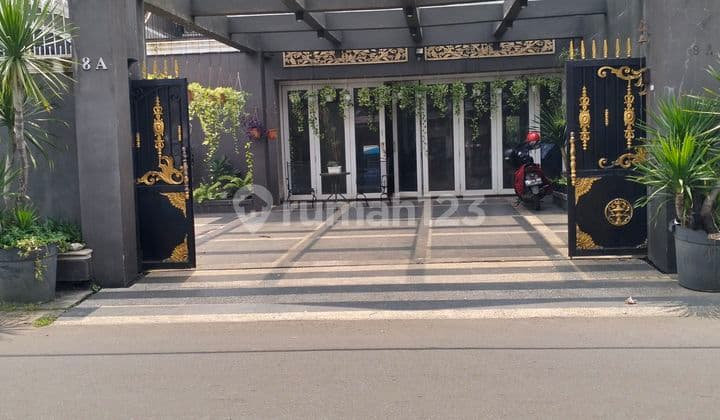 Ruang Usaha Siap Pakai Pinggir Jalan Dekat Stasiun Kebayoran