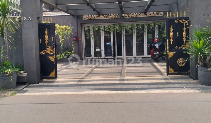 Ruang Usaha Siap Pakai Pinggir Jalan Dekat Stasiun Kebayoran