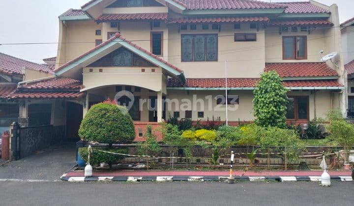 Rumah 2 Lantai Depan Taman di Pesona Khayangan Margonda Depok