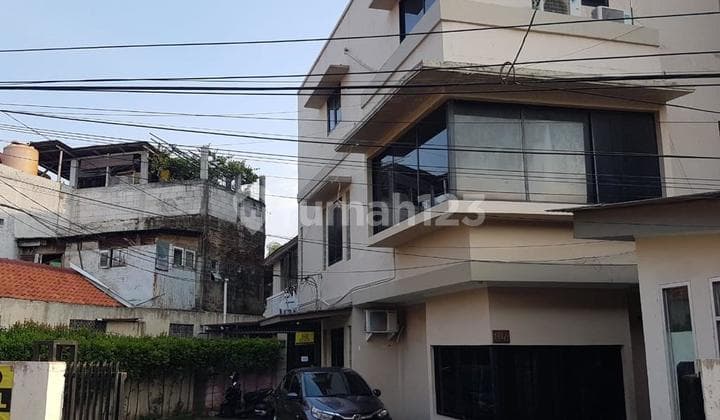 Ruko dan Rukos Terawat Lokasi Strategis di Jl Dr Saharjo Manggarai