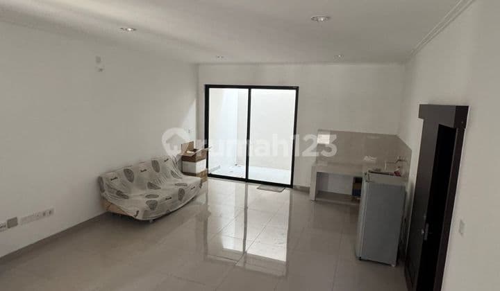 DISEWA RUMAH MILENIAL 2 LANTAI PIK 2 UK 6x15 ADA 2 AC HARGA TERMURAH