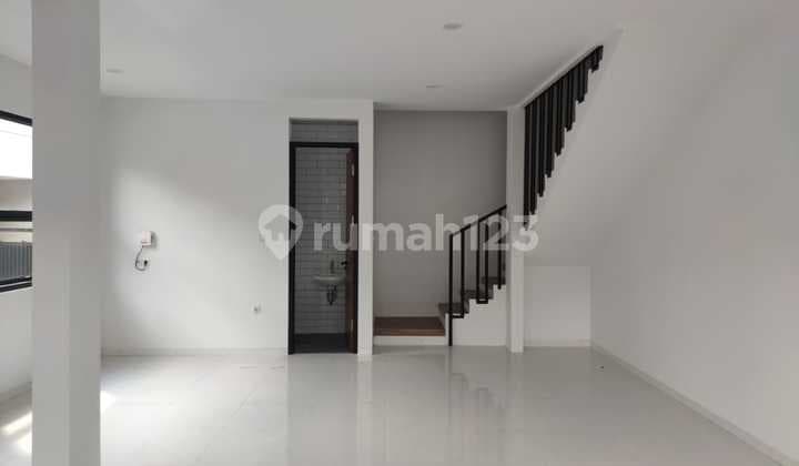 Rumah Baru Modern Minimalis 2 Lantai di Komplek Leuwisari