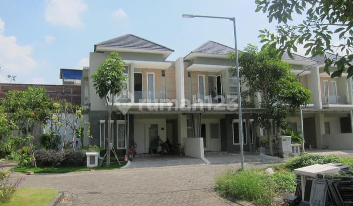 Dijual Rumah Hunian Sangat Strategis Ketintang Surabaya Selatan