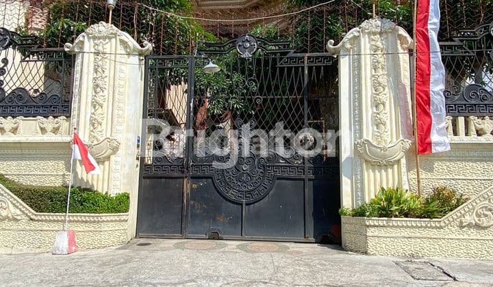 Rumah Mewah dan Besar di Pusat Kota Blitar