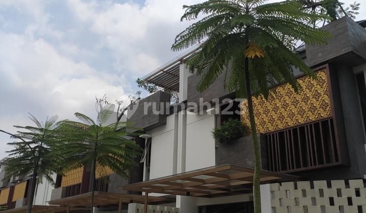 Rumah 3lantai suasana Jakarta Barat puri