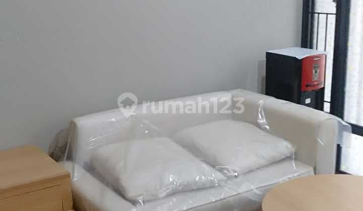 Dijual Murah,2Lantai Full Furnis, di Fleek Hauz BSD, Tangerang, BSD