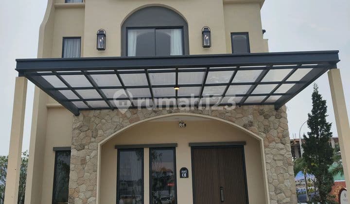 Beautiful 3-Story House in West Jakarta Near the Airport