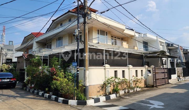 Dijual Rumah Green Garden, SHM, 3,5 Lantai