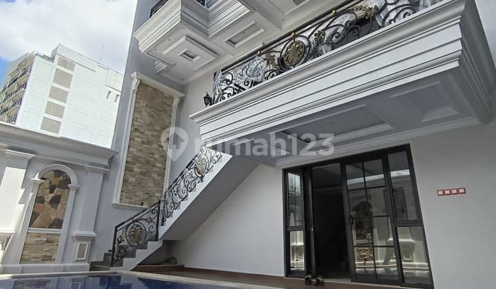 Jual Rumah Brand New Design Classic Eropa Di Mampang Prapatan, Jakarta Selatan