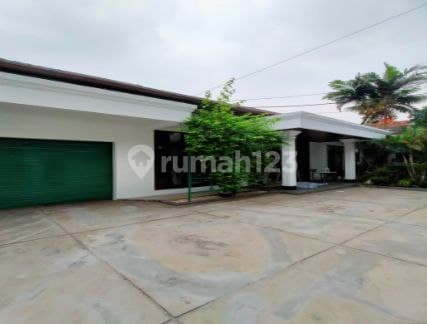 Rumah Sewa Bagus Semi Furnished di Jeruk Purut, Jakarta Selatan