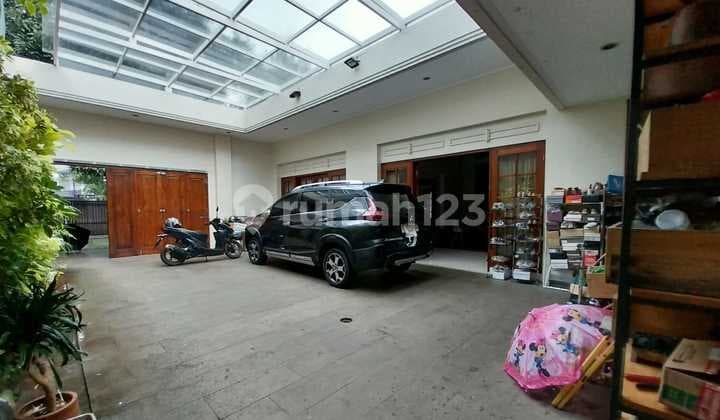 Rumah Asri Siap Huni Lokasi Prime di Menteng, Deket Jalan Imam Bonjol