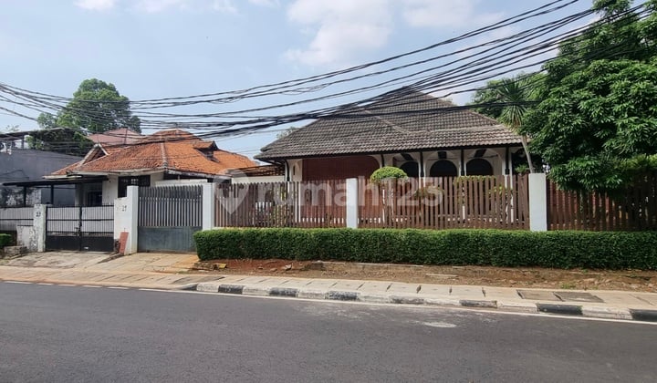 Disewakan Rumah di Menteng view Danau