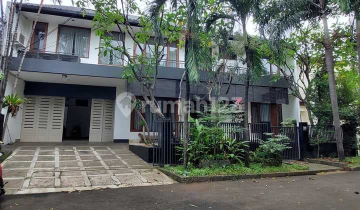 Rumah 3 Lantai Di Kuningan, Jakarta Selatan