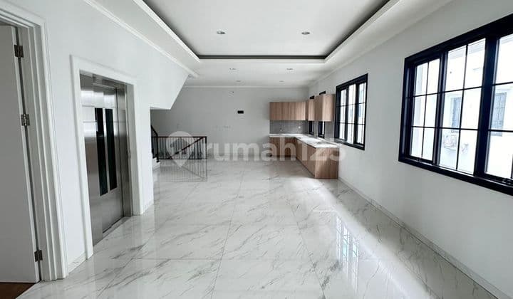 Rumah Alam Sutera 3 Lantai ada Lift Harga Nego